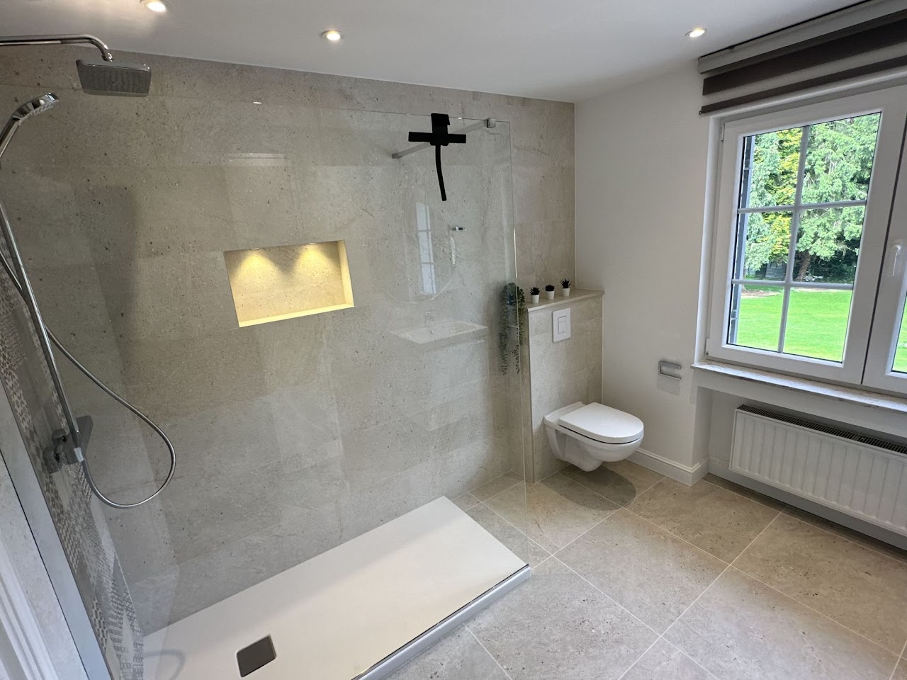 Salle de douche italienne privative avec douche à pluie, suite Domaine de la Chênaie